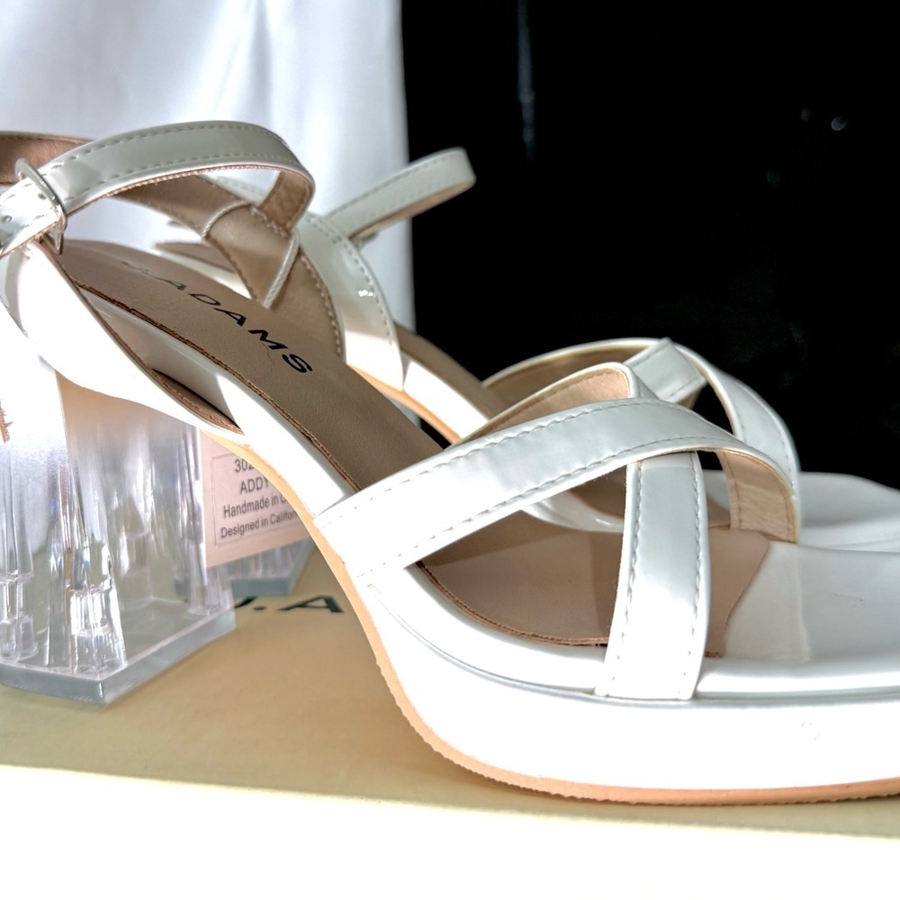 NWT J. Adams White “Addy” Strappy Platform Sandals With Clear Block Heel Size 6
